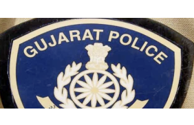 India - Gujurat: Two in Porbandar find packets of international Hashish on seashore, sell them to others; Police nab four